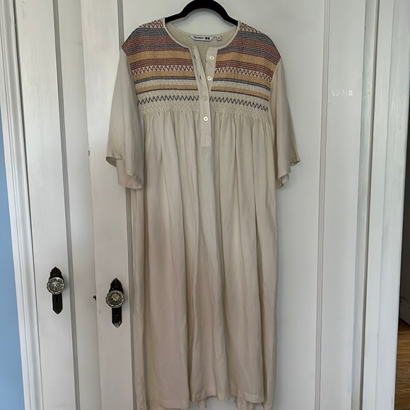 Adorable dress with liner. Comfortable, easy to wear. - Picture 2 of 11